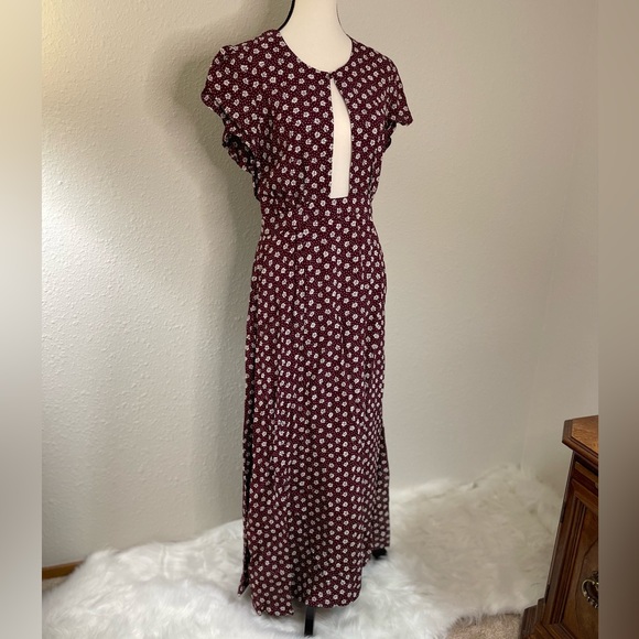 Flynn Skye Womens Floral Maxi Dress. Size large. Burgundy. EUC - Picture 1 of 6